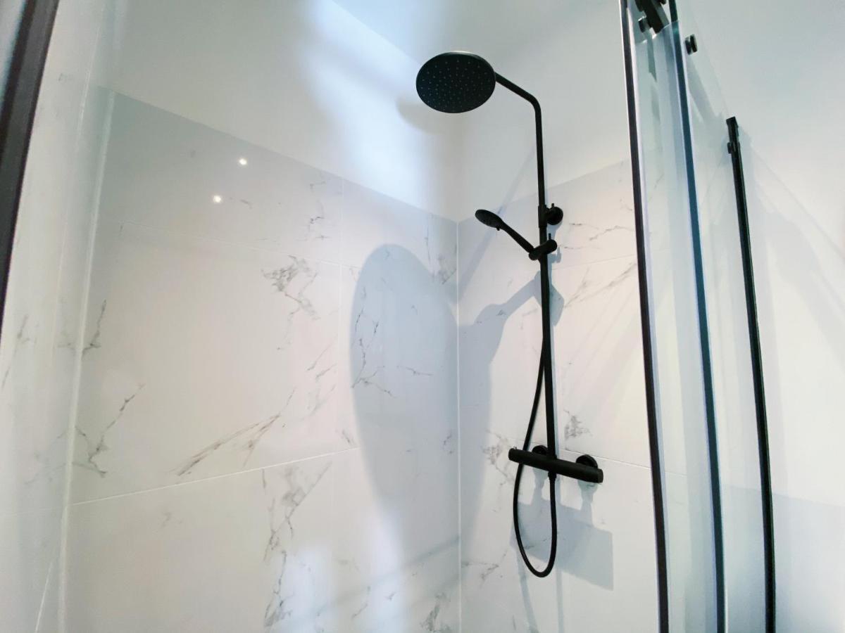 Luxurious Historical Loft Close To The Beach!! 바세나르 외부 사진